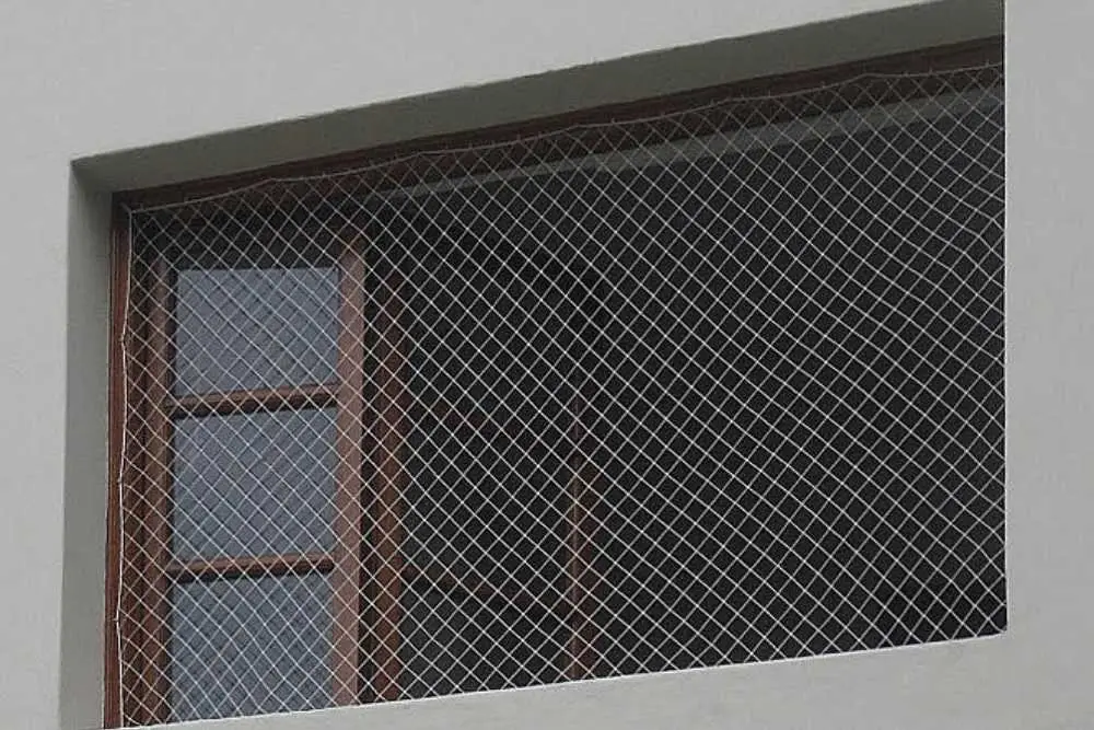 Instalación de mallas para ventanas en ventanas termopanel