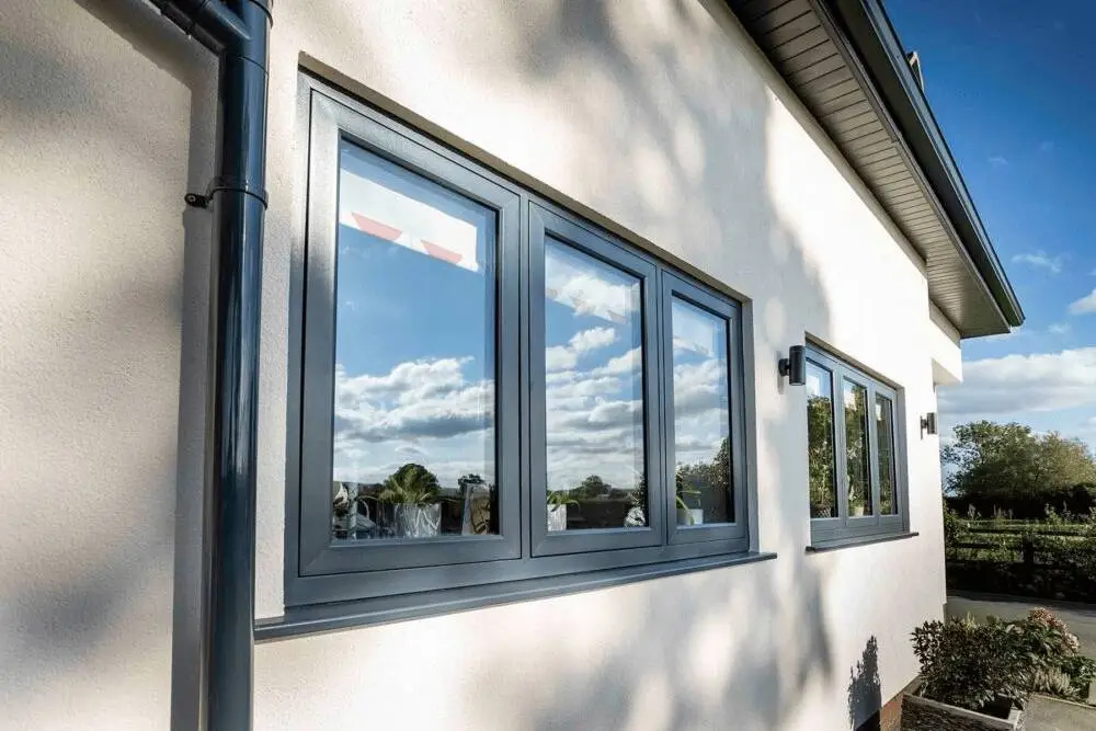 Detalle de ventanas de aluminio con vidrio termopanel