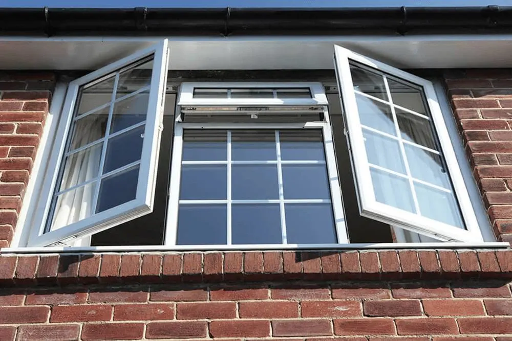 Ventanas de PVC tipo corredera en sala de estar