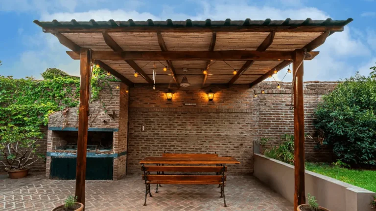 Quinchos de Ladrillo en Santiago — Pinta Chile